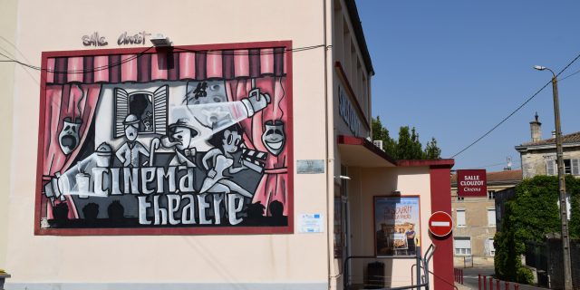 Cinéma : façade extérieure