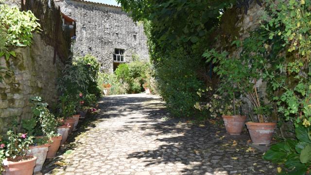 Balade à Augé en Deux-Sèvres charme des ruelles