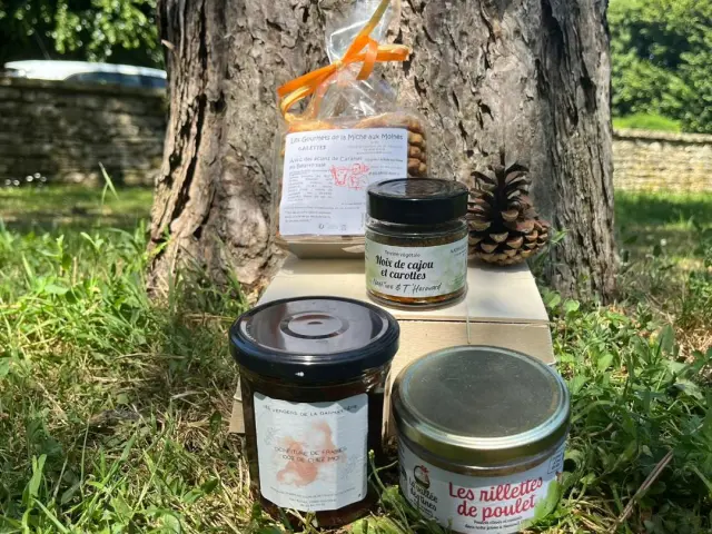 Produits de la boutique de l'Office de Tourisme du Haut Val de Sèvre.