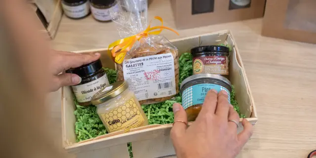 Produits de la boutique de l'Office de Tourisme du Haut Val de Sèvre.